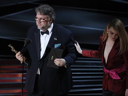 Nejlepím reisérem je Guillermo del Toro díky práci na snímku Tvá vody. Cenu...