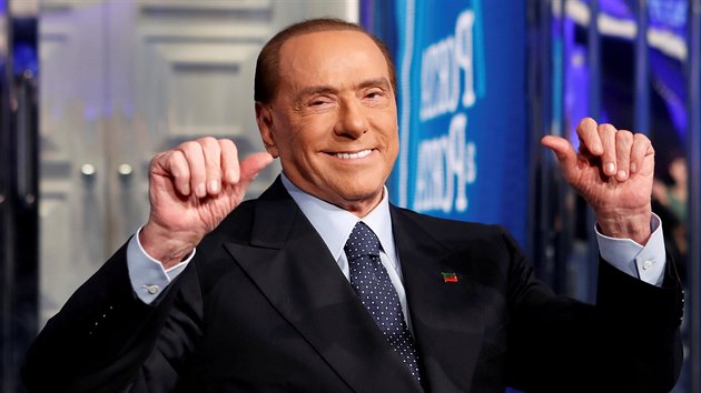 Trojnásobný expremiér Silvio Berlusconi je nejviditelnjí postavou kampan a...