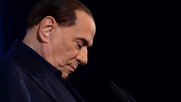 Lídr italské strany Vzhůru, Itálie Silvio Berlusconi na předvolebním mítinku v Miláně (25. února 2018)