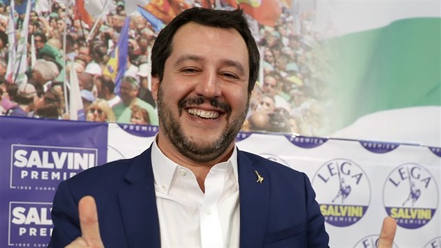Šéf Ligy Severu Matteo Salvini komentuje předčasné výsledky voleb (5. března 2018)