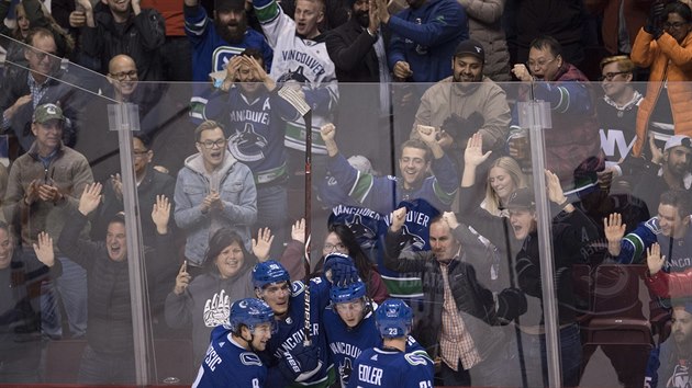 Radost hokejist Vancouveru v utkn s NY Islanders.
