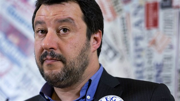 Matteo Salvini bhem tiskov konference ped italskmi volbami (22. nora 2018).