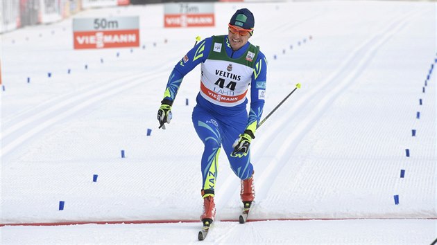 Kazask bec na lych Alexej Poltoranin dojel do cle zvodu na 15 km v Lahti jako prvn.