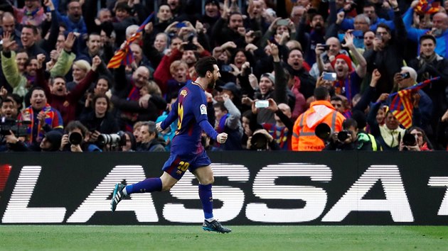 Lionel Messi z Barcelony slav gl v utkn s Atlticem Madrid.