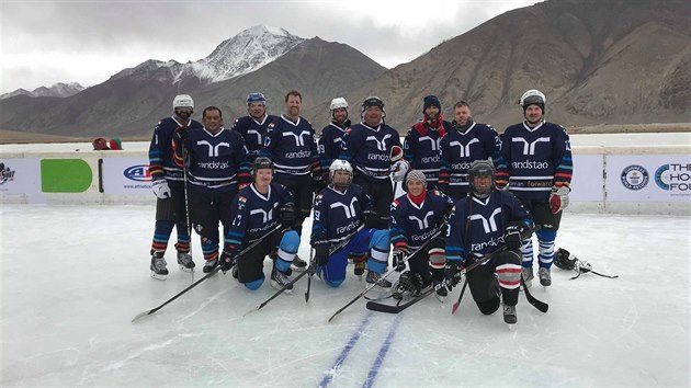 Na turnaji v Himaljch se seli hokejov nadenci z celho svta.