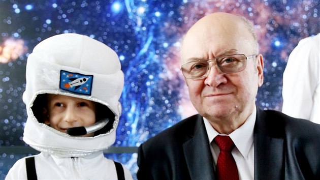 První a jediný československý kosmonaut Vladimír Remek v brněnské hvězdárně oslavil 40. výročí svého letu (7. března 2018).