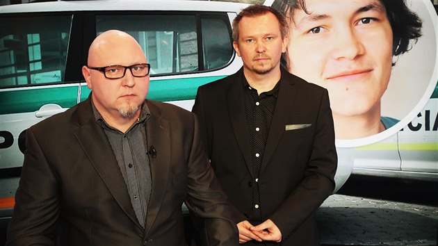 Reportéři MF DNES Václav Janouš (vlevo) a Artur Janoušek v diskusním pořadu Rozstřel. (6. března 2018)