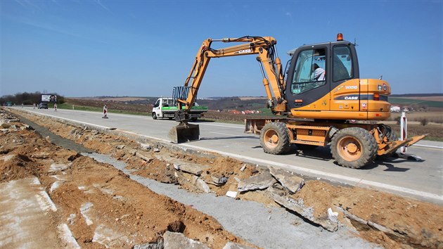 Rekonstrukce seku dlnice D1 u Brna. (duben 2015)