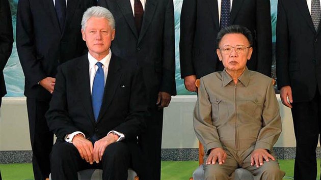 Bval americk prezident Bill Clinton a tehdej severokorejsk ldr Kim ong-il v srpnu 2009 v Pchjongjangu