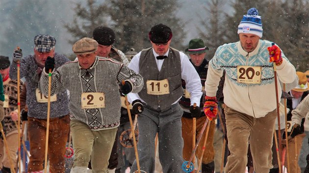 tafetov zvod drustev v beckm lyovn v dobovch kostmech na dobovm vybaven (Abertamy, 3. bezna 2018).