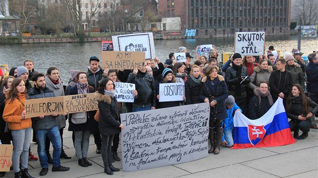 Proti slovensk vld protestovali i lid v Berln. (9. bezna 2018)