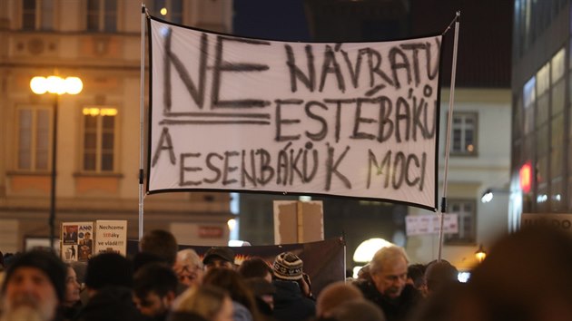 Lidé na pražském Václavském náměstí demonstrovali za odvolání Zdeňka Ondráčka. (5. března 2018)