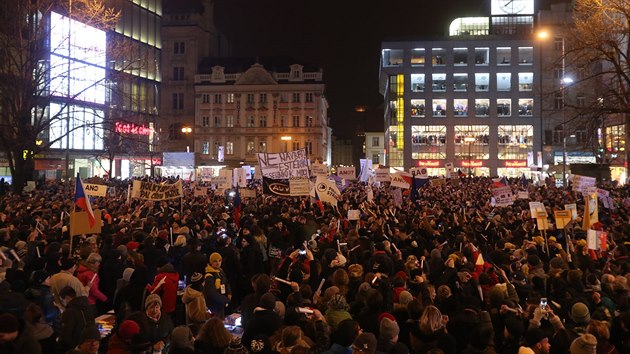 Lidé na pražském Václavském náměstí demonstrovali za odvolání Zdeňka Ondráčka. (5. března 2018)