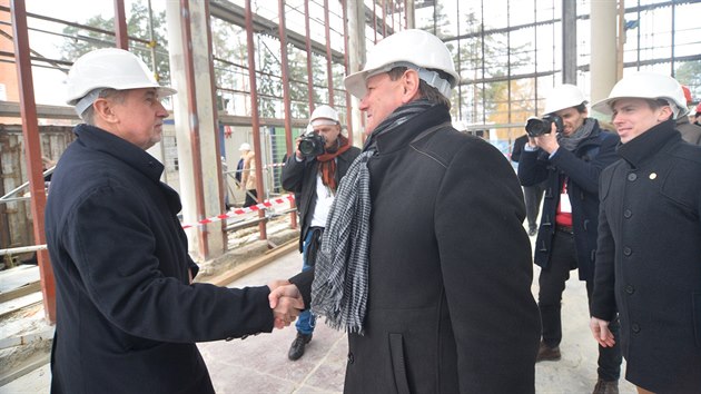 Premir v demisi Andrej Babi a zlnsk primtor Miroslav Admek.