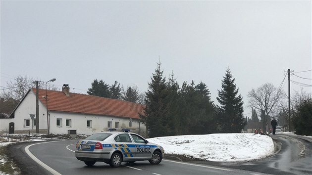 V obci Oleka zemela pi stetu osobnho a nkladnho vozidla idika. Policie okol nehody uzavela. (7.3.2018)