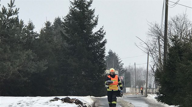 V obci Oleka zemela pi stetu osobnho a nkladnho vozidla idika. Policie okol nehody uzavela. (7.3.2018)