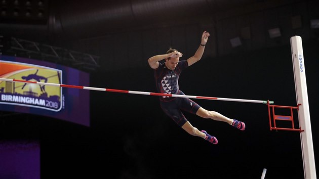 Francouzsk tyka Renaud Lavillenie pekonv laku na halovm svtovm ampiontu v atletice v britskm Birminghamu.