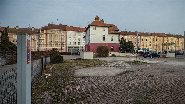 Na pozemcích v okolí zachráněné vily Anička v centru Hradce Králové má vyrůst nové sídlo Generali (5. 3. 2018).