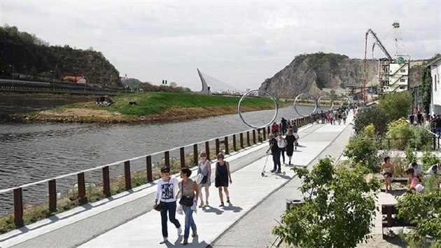 Nkter npady, kter Jitka ambochov zveejnila na sv facebookov strnce ID st. Snmek nkladnho pstavu, do kterho autorka vsadila fotku promendy v Nantes, kter tam vznikla promnou podobn neutenho zkout.