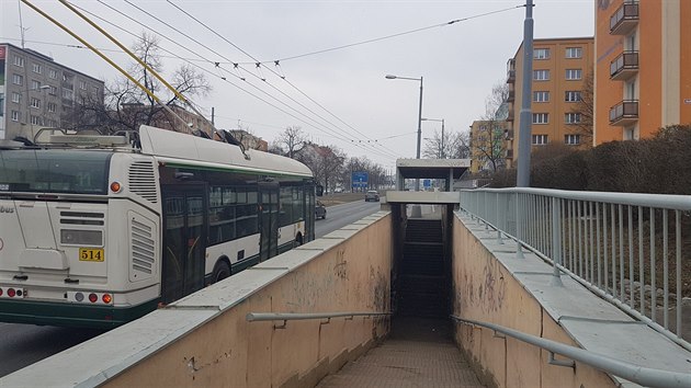 Nevyu��van� podchod pod silnic� se zru��. (2. 3. 2018)