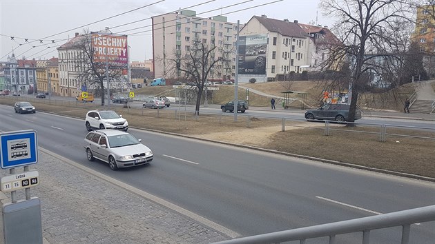 U trolejbusov�ch zast�vek u Rokycansk� t��dy vyroste l�vka pro p��. Nevyu��van� podchody se zru��. (2. 3. 2018)