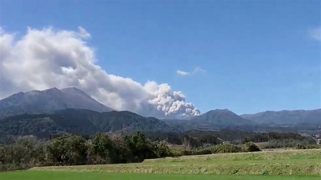 Erupce sopky Šinmoedake na japonském ostrově Kjúšú. (7. března 2018)
