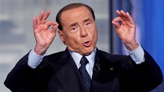 Lídr italské strany Vzhru, Itálie Silvio Berlusconi bhem televizního...