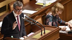 Premiér Andrej Babi pi vystoupení na schzi Snmovny svolané 9. bezna v...