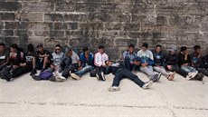 adatelé o azyl ekají na registraci ve panlském mst Tarifa.