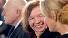 Livia Klausová hovoří s Dagmar Havlovou na slavnostní inauguraci prezidenta...