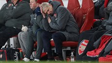 Trenér Arséne Wenger bhem utkání anglické ligy mezi Arsenalem a Manchesterem...