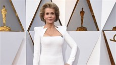 Jane Fondová elegance nikdy nechybí. Na Oscary 2018 dorazila v modelu znaky...