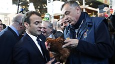 Francouzský prezident Emmanuel Macron na zemdlském veletrhu v Paíi. (24....