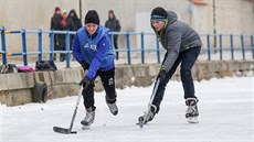 Gymnázium eská stojí pímo u slepého ramene Male v centru eských Budjovic....