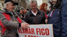 Na protivládní demonstraci v Bratislav, kterou vyvolala vrada novináe Jána...