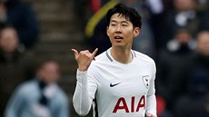 Son Hung-min z Tottenhamu oslavuje gól v zápase anglické ligy.