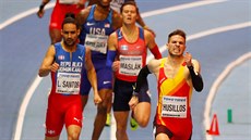eský tvrtka Pavel Maslák (druhý zprava) bí ve finále závodu na 400 metr...