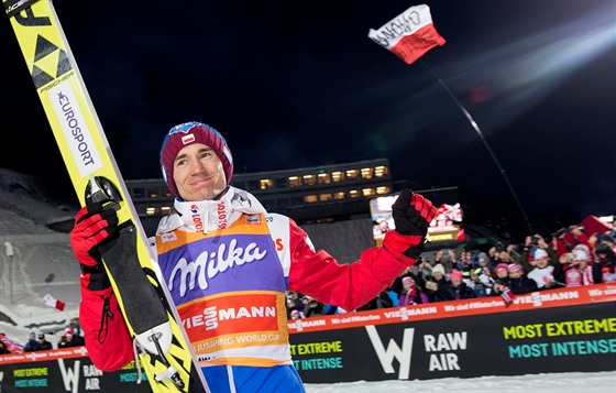 Kamil Stoch se usmívá po triumfu v Lillehammeru.