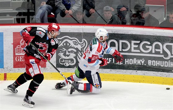 Marek Troninský v dresu Pardubic (vpravo), archivní foto