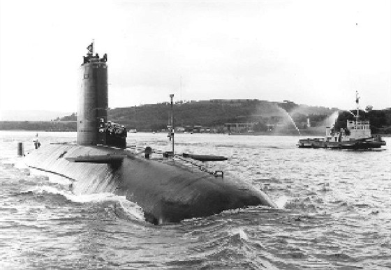 Britská ponorka HMS Conqueror (S48) po návratu z Falkland. Hned nato ale měla...