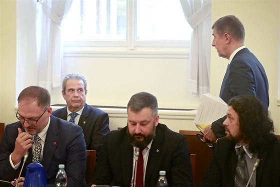 Premiér v demisi Andrej Babiš na schůzi sněmovního bezpečnostního výboru, kde...