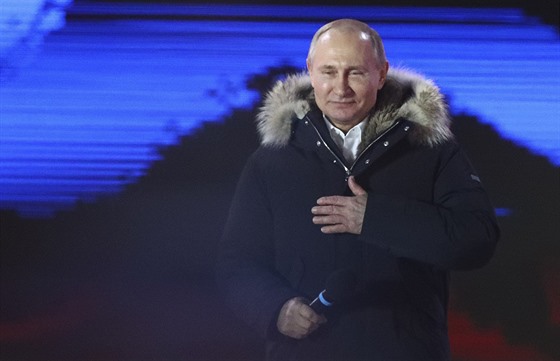 Znovuzvolený ruský prezident Vladimir Putin promlouvá ke svým píznivcm poblí...