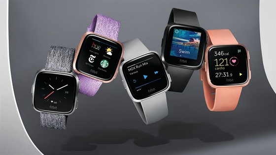 Fitbit Versa jdou po krku Apple Watch. Jsou podobné a výrazně levnější -  iDNES.cz