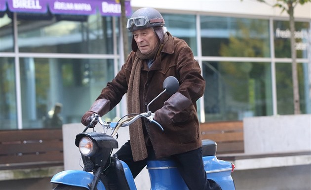 Herecké mistrovství. Připomeňte si Aloise Švehlíka v seriálu Vesničan