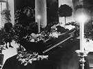 Tělo Jana Masaryka v rakvi (13.3.1948)