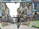Adam Yates dojel v závrené páté etap Tirrena-Adriatica na prvním míst,...