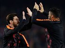 Útoníci Barcelony Lionel Messi a Luis Suárez se navzájem motivují ped utkáním...