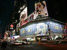 Toys R Us na newyorském námstí Times Square v roce 2008. Hypoténí krizi...