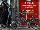 Reklamy na kondomy nejsou v ín výjimené. Pesto vak zemi suují pohlavní...