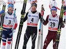 TROJICE NEJLEPÍCH. Závod SP na 50 km v Oslu vyhrál Dario Cologna (uprosted)...